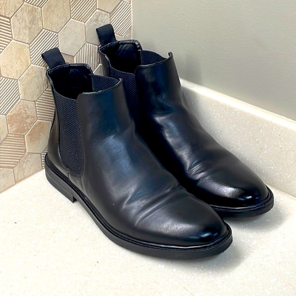 Black, Size 10, “Unlisted” by Kenneth Cole Chelsea Boots